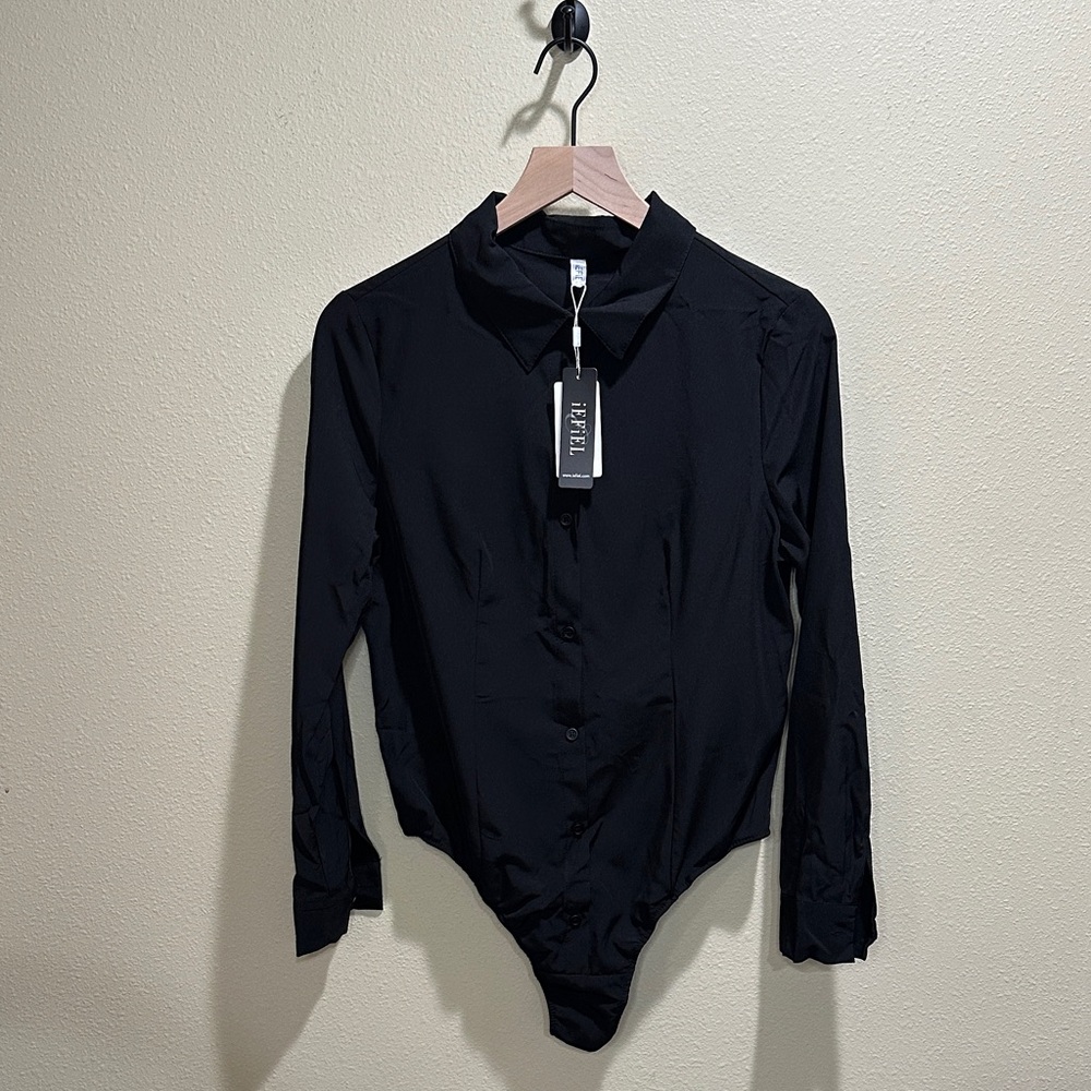 iEFiEL Size Medium Black Button-Up Bodysuit